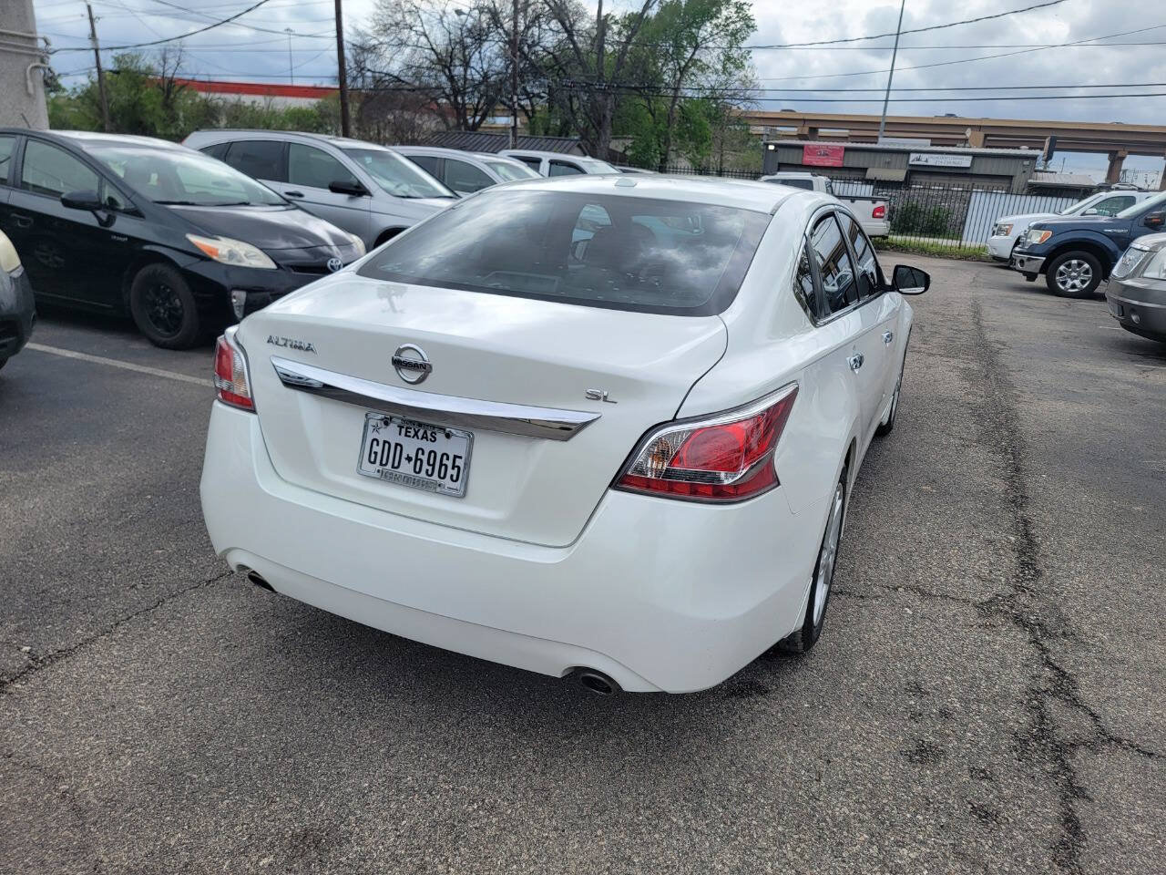 Used 2015 Nissan Altima 2.5 SL w/ Technology Package FWD image 4