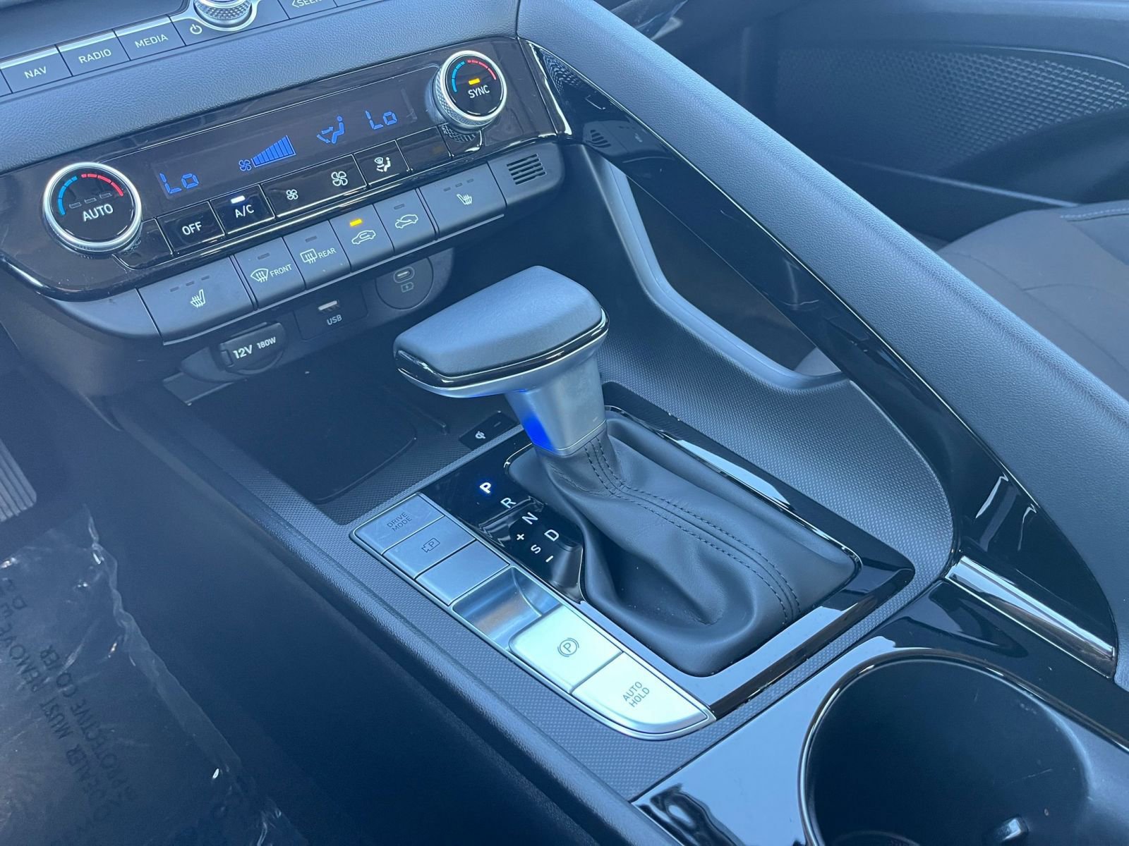 Used 2025 Hyundai Elantra SEL image 40