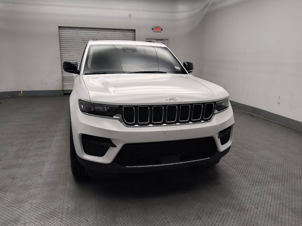 Used 2024 Jeep Grand Cherokee Laredo w/ Trailer Tow Package RWD image 14