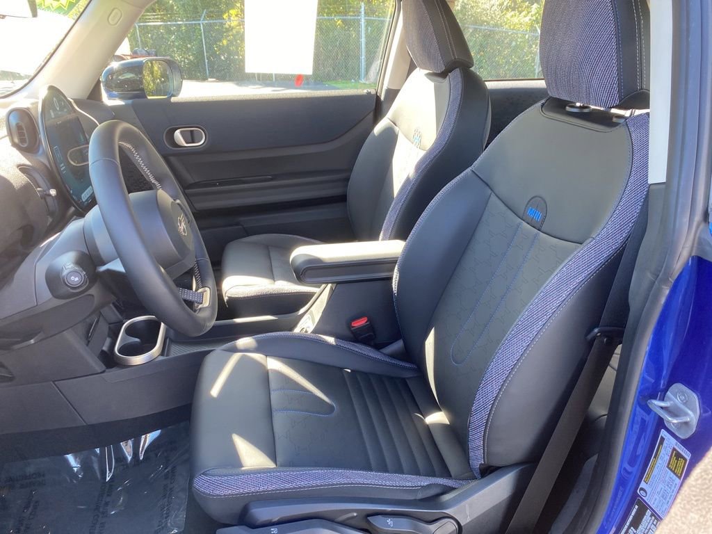 Used 2025 MINI Cooper 2-Door Hardtop image 11