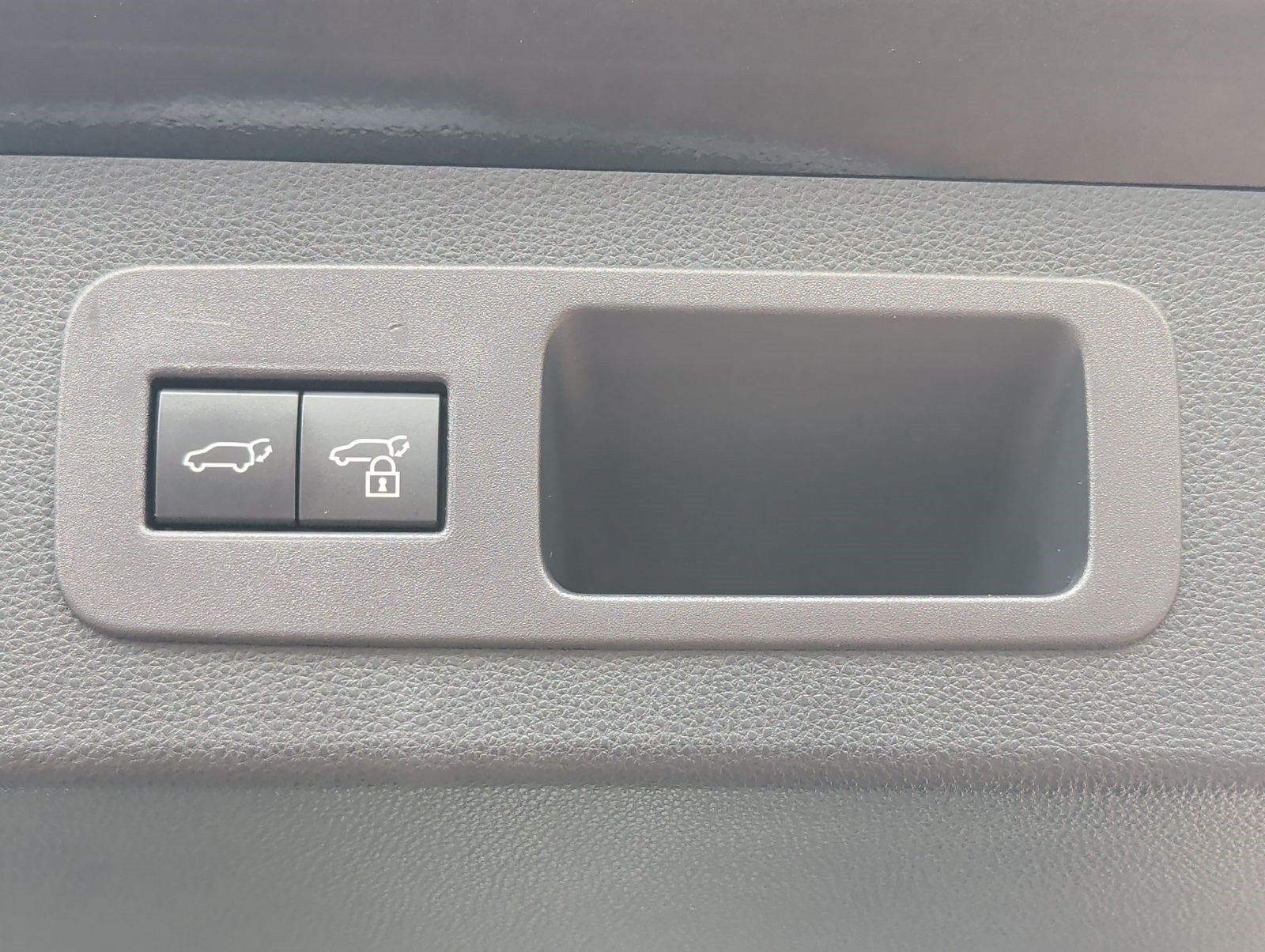 Used 2022 Lexus LX 600 4WD w/ Appearance Package image 25