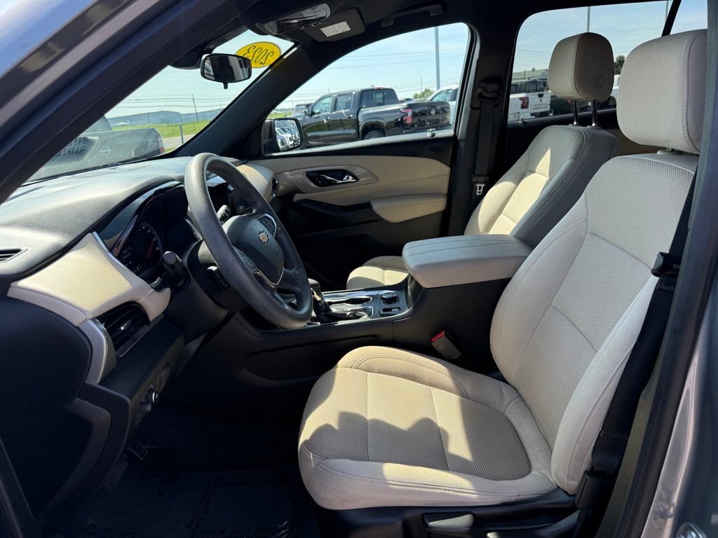 Used 2023 Chevrolet Traverse LS FWD image 4