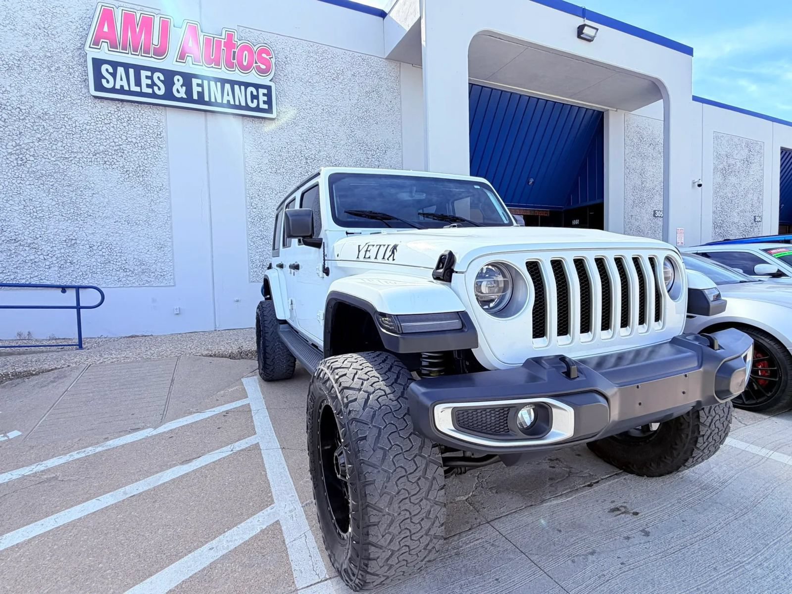 Used 2018 Jeep Wrangler Unlimited Sahara AWD/4WD image 7