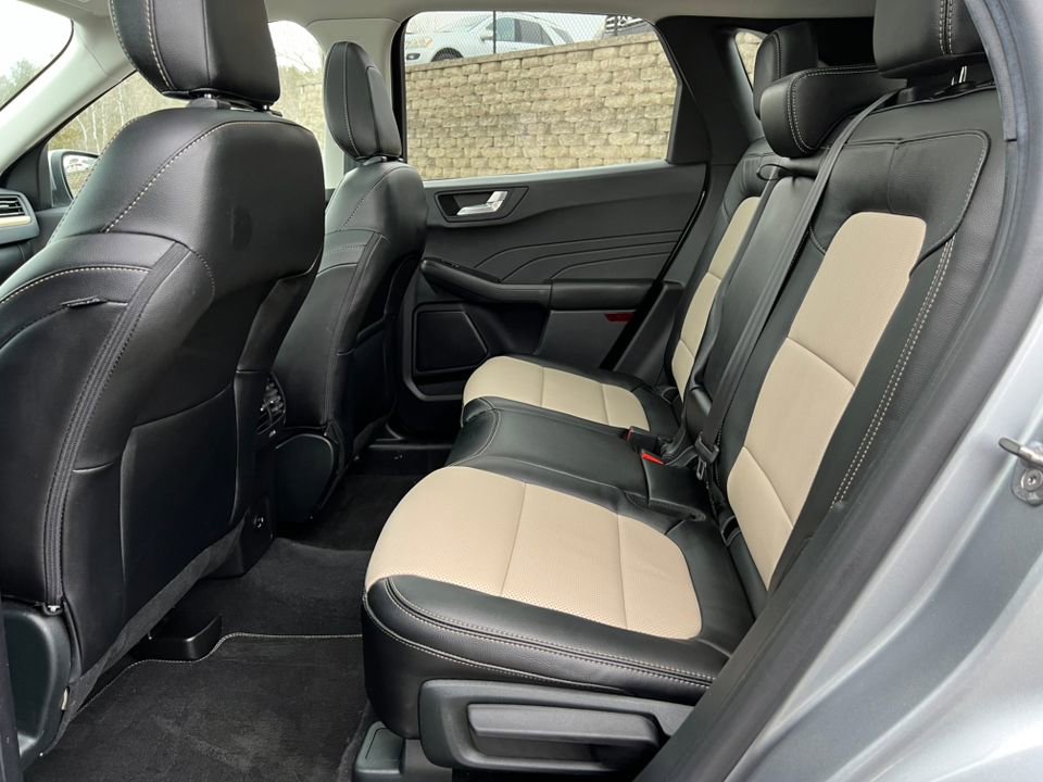 Certified 2022 Ford Escape Titanium w/ Titanium Elite Package image 4