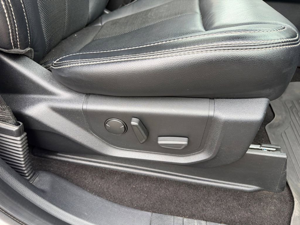 Used 2019 Ford F150 Lariat w/ Equipment Group 502A Luxury AWD/4WD image 17