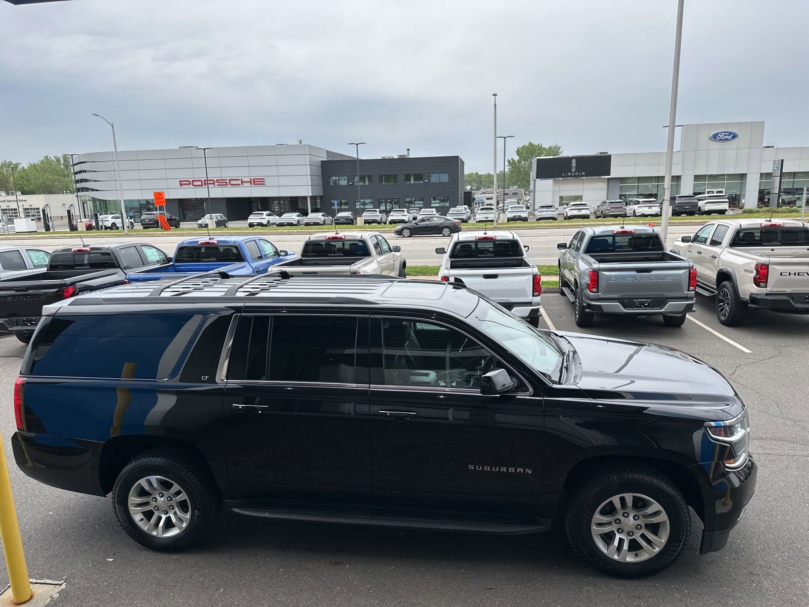 Used 2018 Chevrolet Suburban LT AWD/4WD image 3