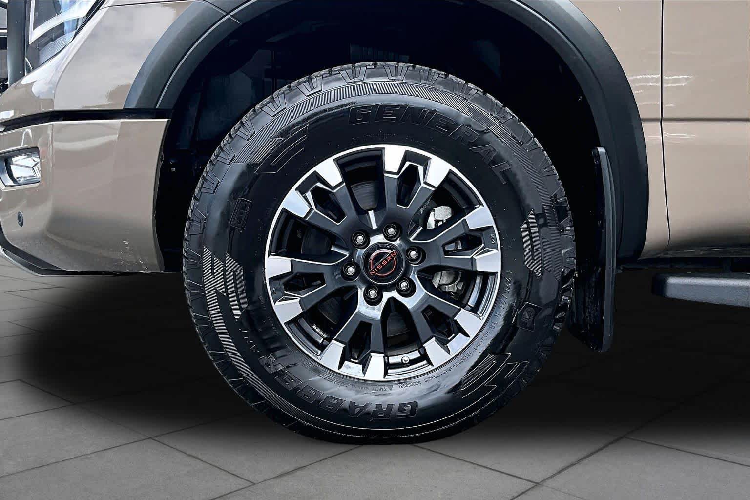 Used 2023 Nissan Titan PRO-4X w/ Pro-4x Convenience Package AWD/4WD image 11