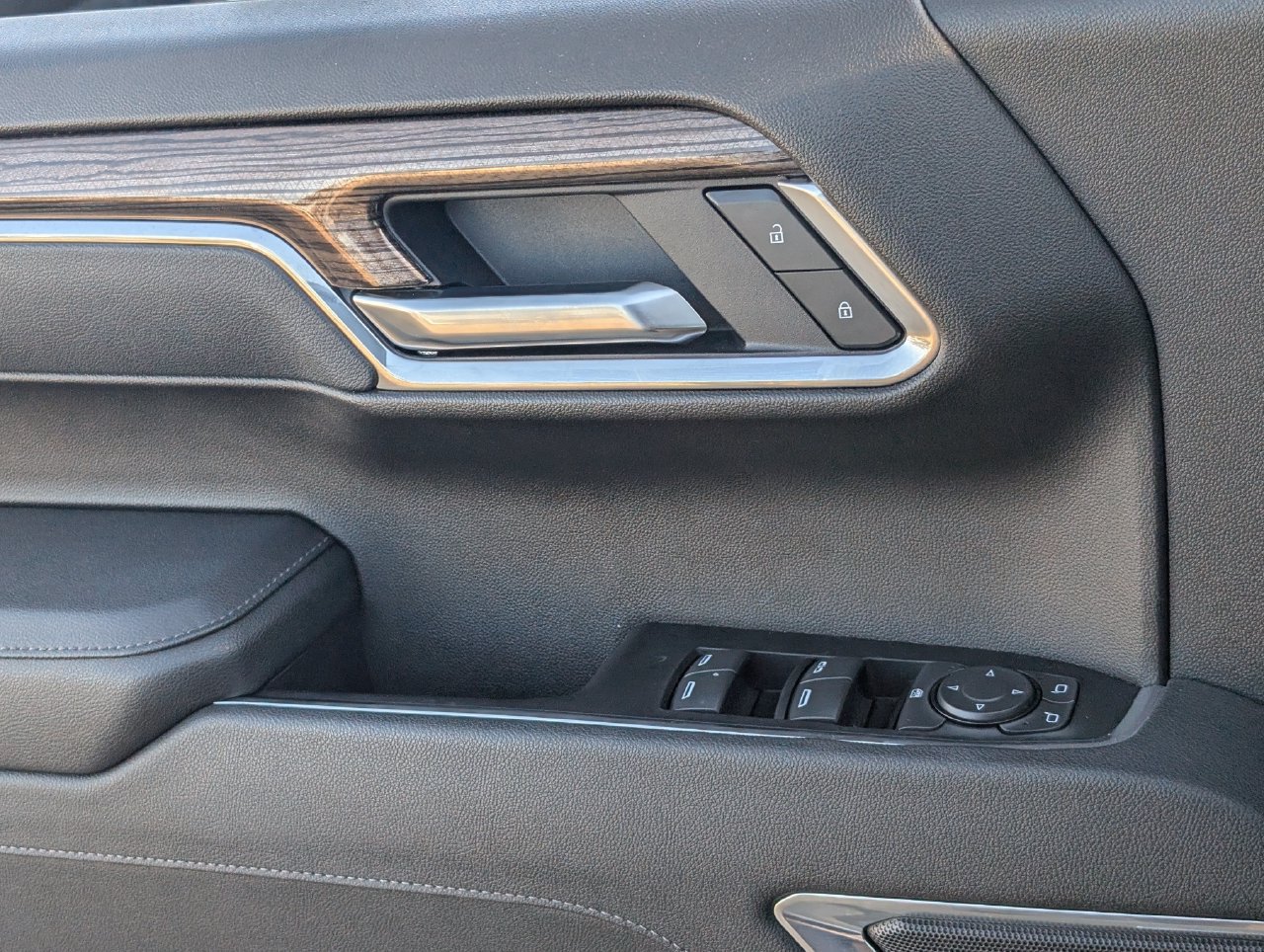 Used 2026 Chevrolet Silverado 1500 LT Trail Boss w/ Convenience Package II AWD/4WD image 23