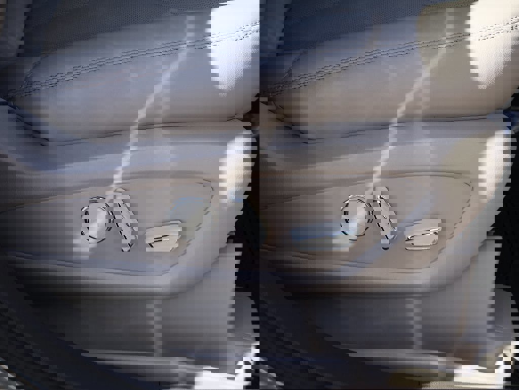 Used 2023 Lincoln Nautilus Reserve w/ Equipment Group 201A image 11