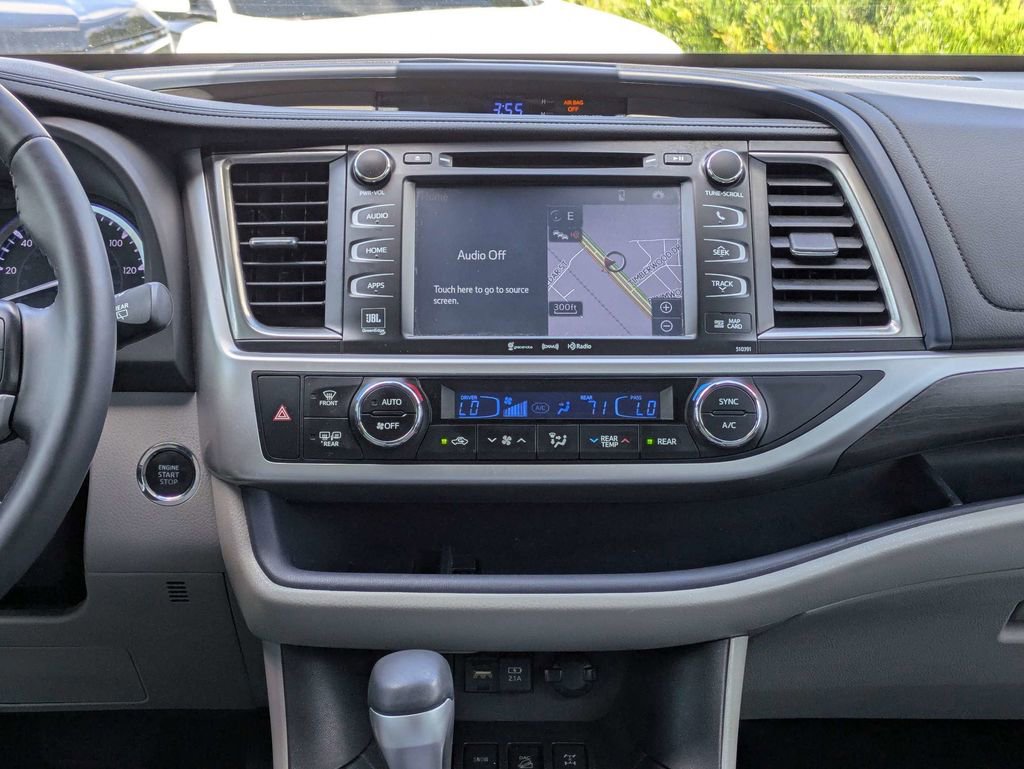 Used 2019 Toyota Highlander Limited AWD/4WD image 22