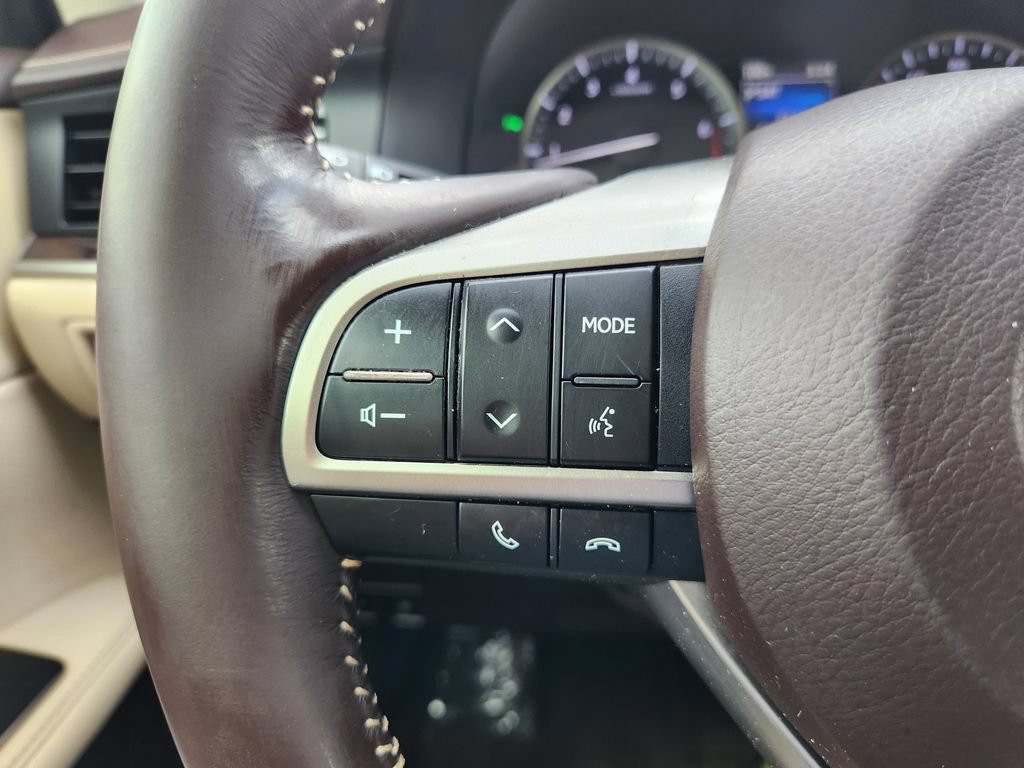 Used 2016 Lexus ES 350 w/ Luxury Package w/Wood Trim FWD image 28