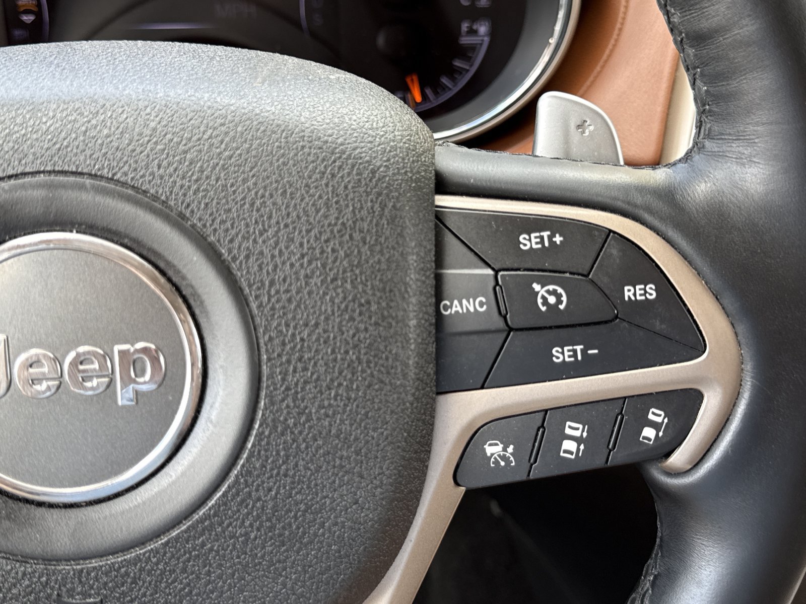 Used 2015 Jeep Grand Cherokee Summit AWD/4WD image 24