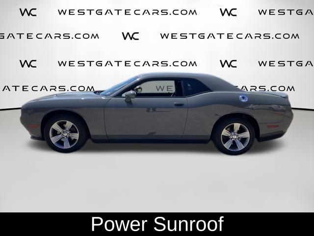 Used 2018 Dodge Challenger SXT RWD image 4