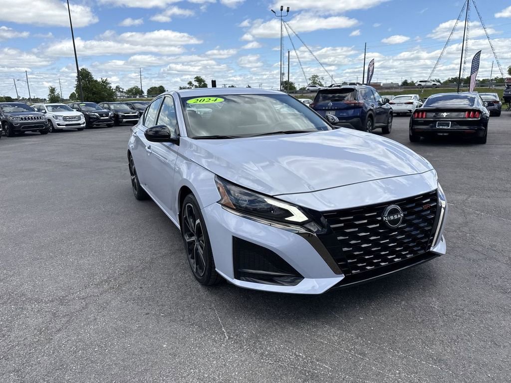 Used 2024 Nissan Altima 2.5 SR w/ SR Premium Package FWD image 15