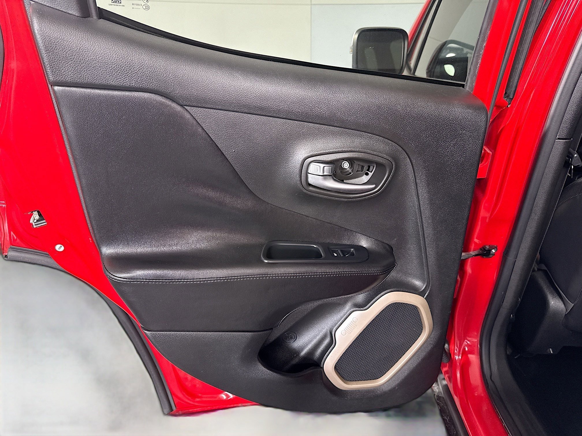 Used 2016 Jeep Renegade Limited image 25