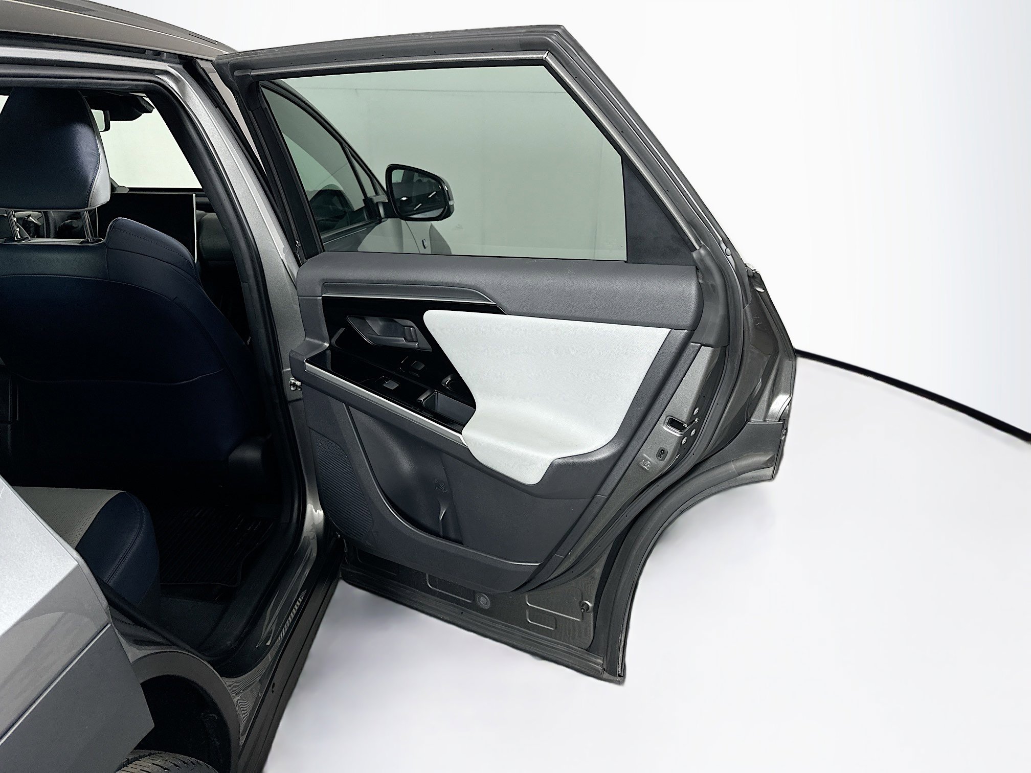 Used 2024 Subaru Solterra Touring w/ Touring Package image 33