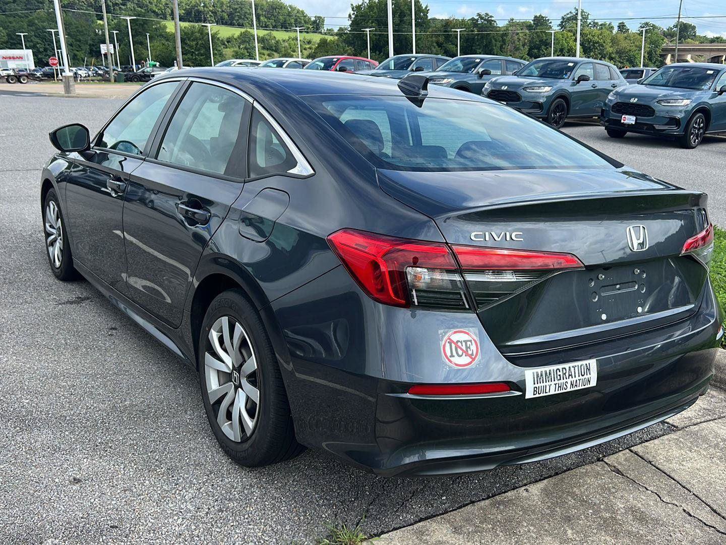 Used 2022 Honda Civic LX image 2