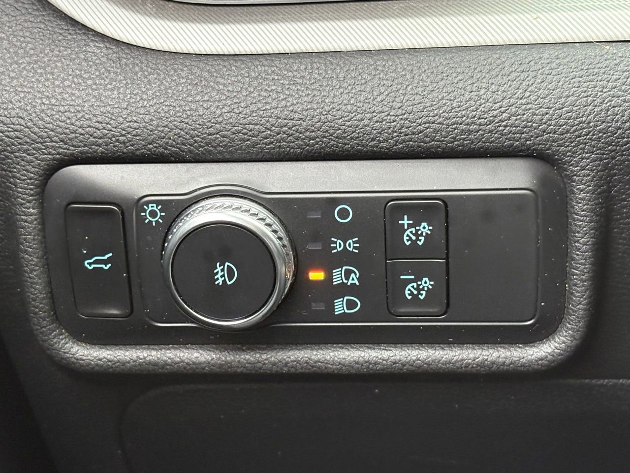 Used 2020 Ford Explorer XLT w/ Equipment Group 202A image 21