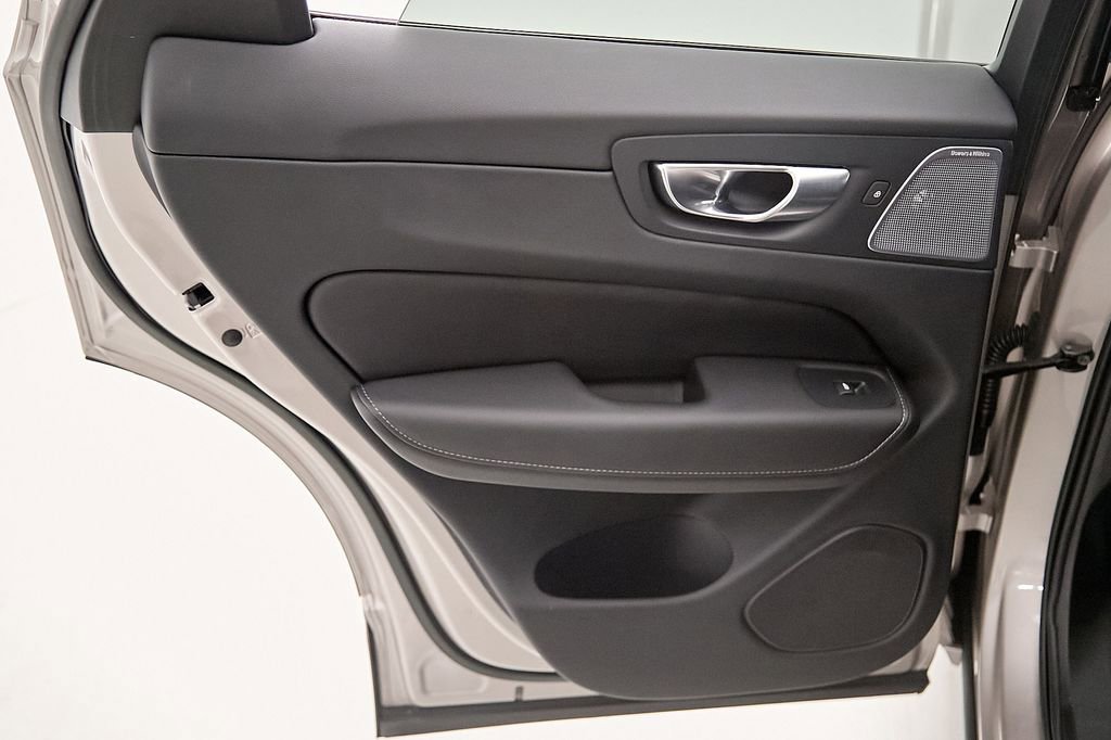 Certified 2023 Volvo XC60 T8 Ultimate w/ Protection Package Premier AWD/4WD image 19
