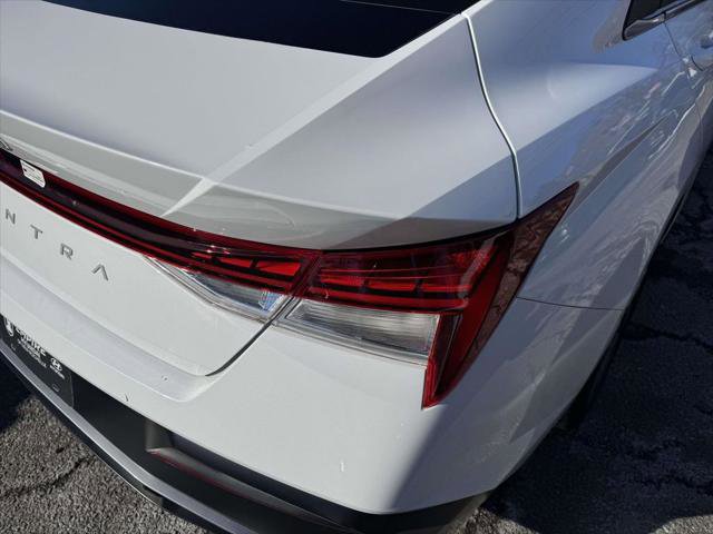 Certified 2025 Hyundai Elantra SEL FWD image 9