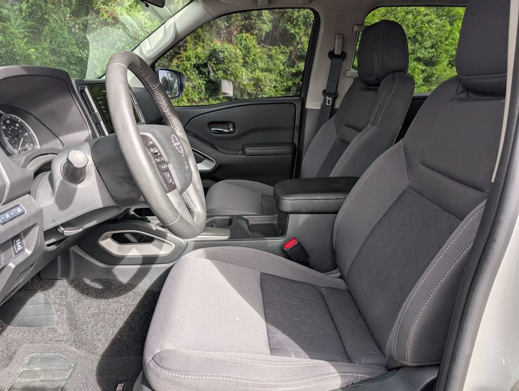 Used 2025 Nissan Frontier SV w/ SV Convenience Package RWD image 14