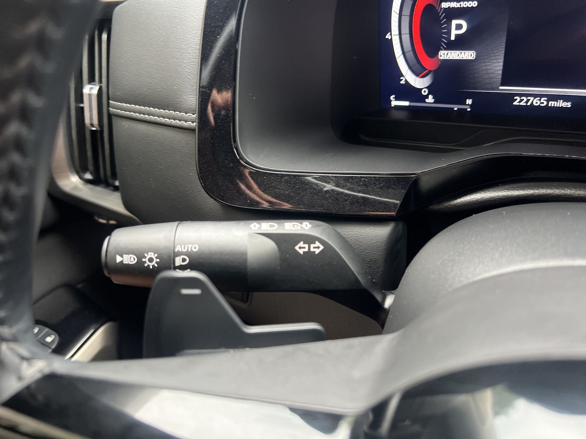 Used 2025 Nissan Pathfinder Platinum FWD image 9