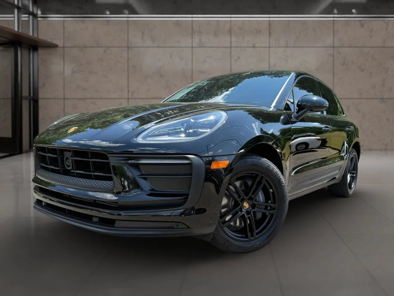 Used 2023 Porsche Macan AWD/4WD image 3