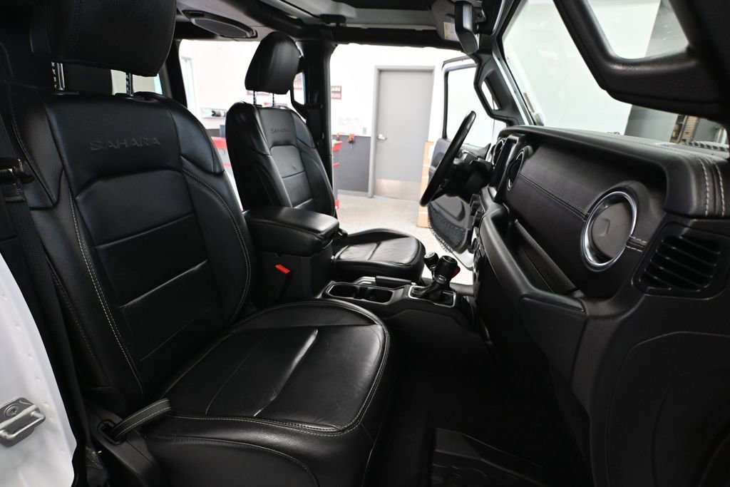 Used 2018 Jeep Wrangler Unlimited Sahara w/ Dual Top Group AWD/4WD image 48