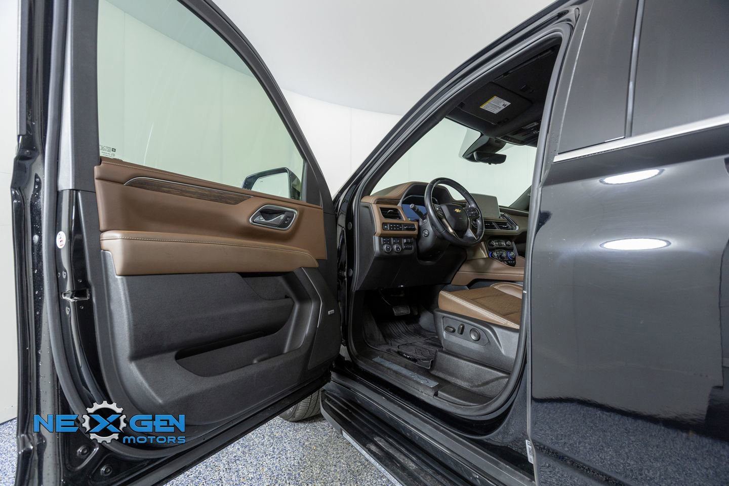 Used 2024 Chevrolet Suburban High Country w/ Advanced Technology Package image 9