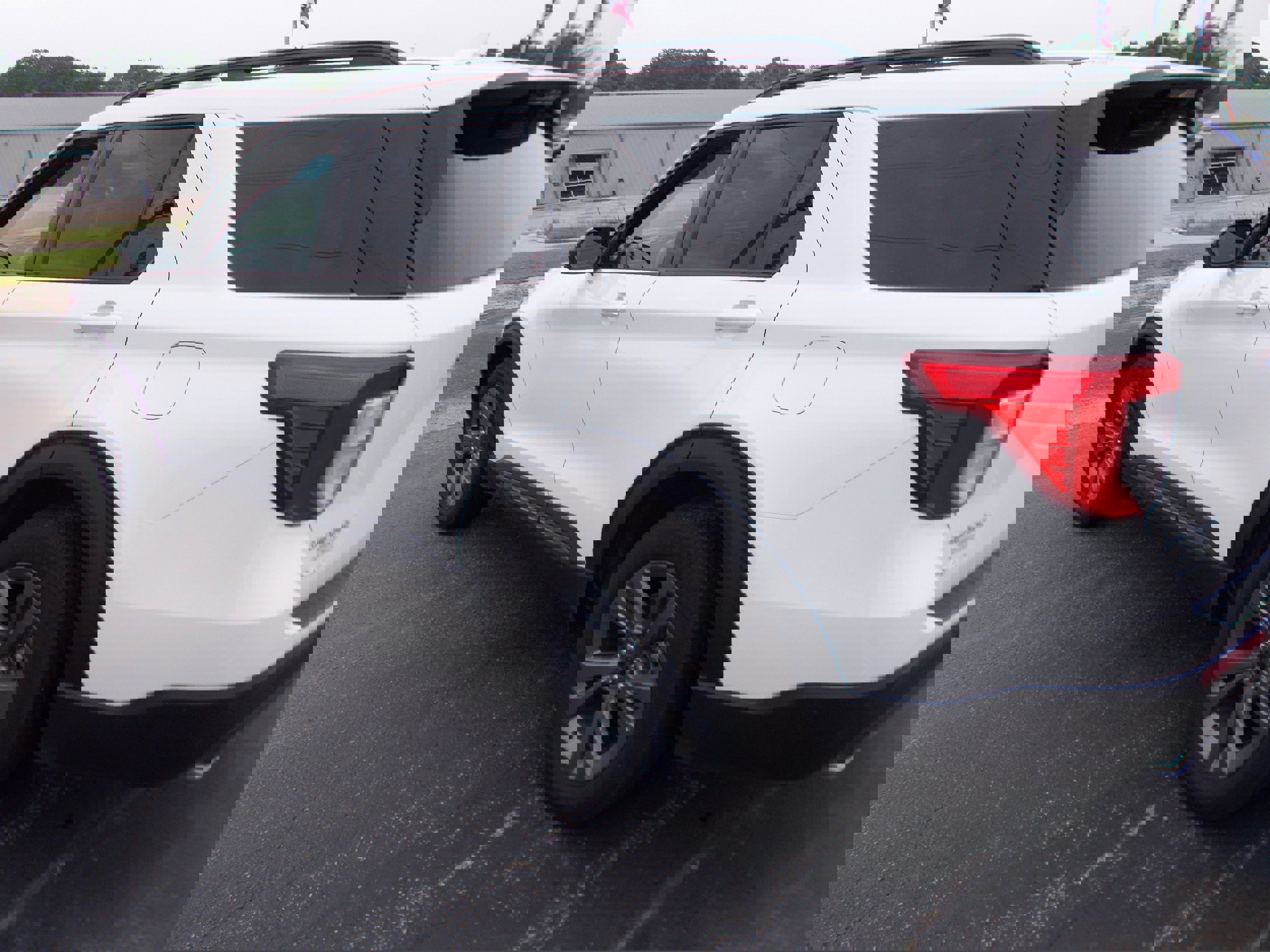 Used 2023 Ford Explorer XLT w/ Equipment Group 202A image 6