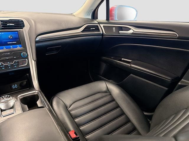 Used 2020 Ford Fusion SEL image 27