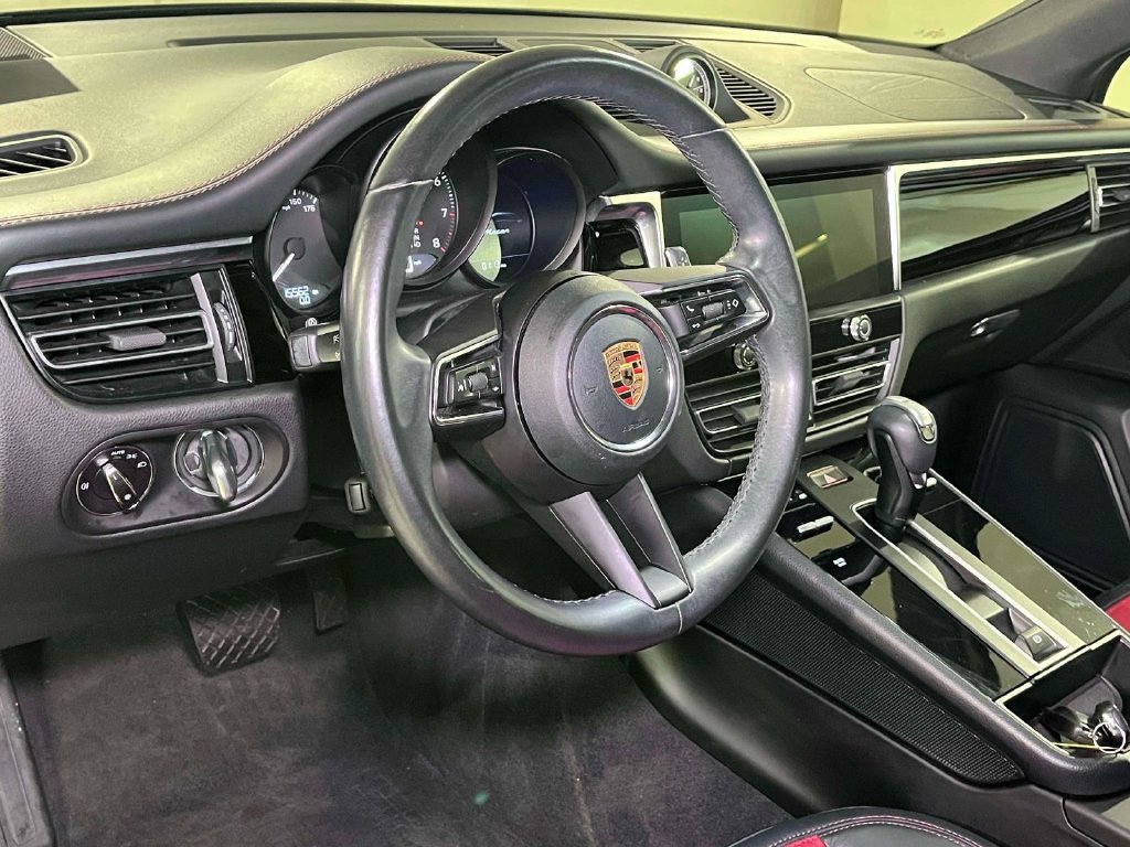 Used 2023 Porsche Macan AWD/4WD image 4