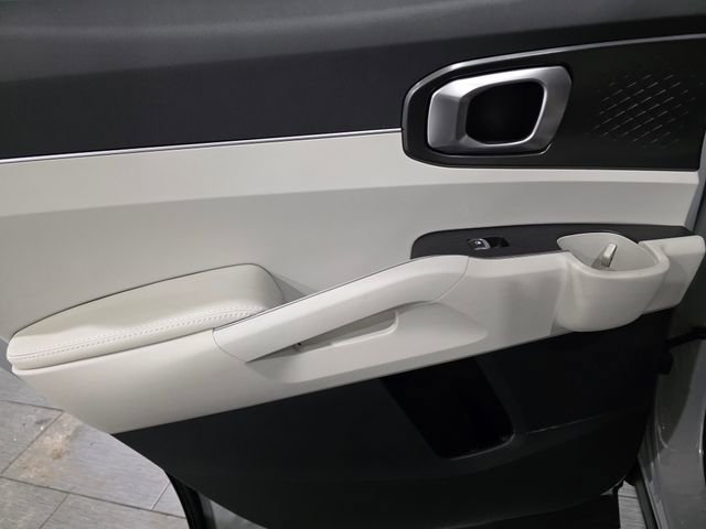 Used 2025 Kia Sorento S image 11