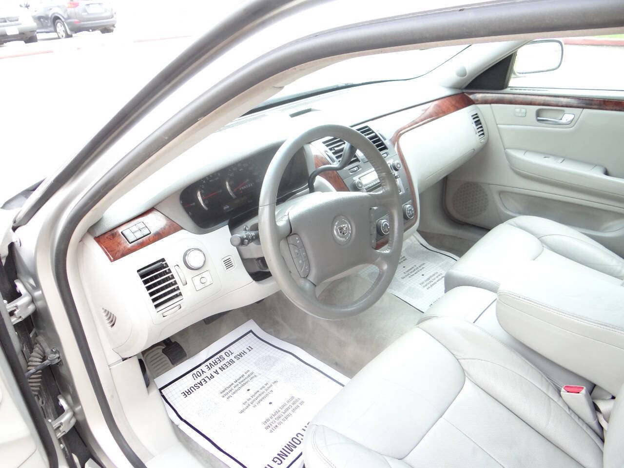 Used 2007 Cadillac DTS Luxury I w/ Sun And Sound Package FWD image 14