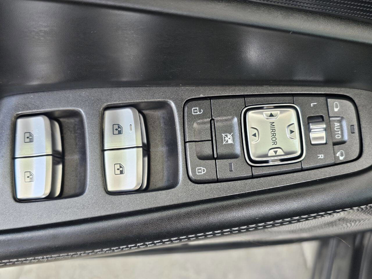 Used 2017 Genesis G90 5.0 Ultimate RWD image 29