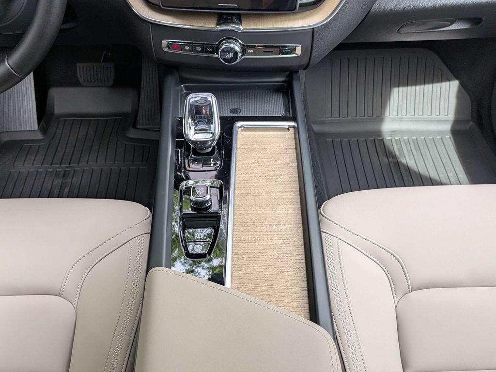 New 2026 Volvo XC60 T8 Plus w/ Protection Package Premier AWD/4WD image 19