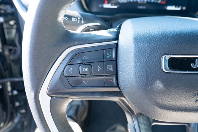 Certified 2025 Jeep Grand Cherokee Altitude AWD/4WD image 22