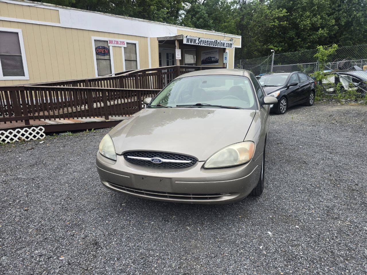 Used 2003 Ford Taurus SES FWD image 3