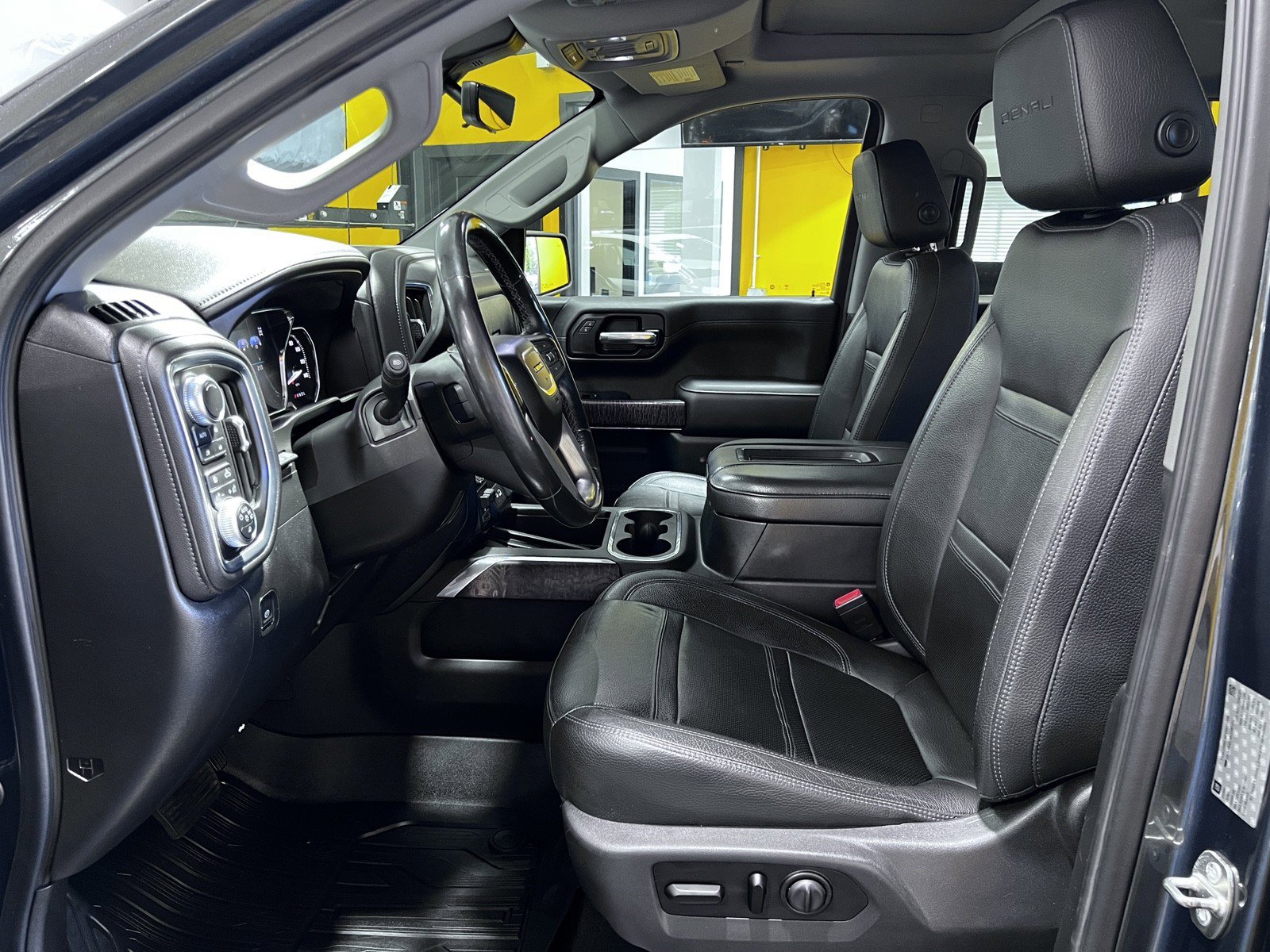 Used 2019 GMC Sierra 1500 Denali w/ Denali Ultimate Package AWD/4WD image 15