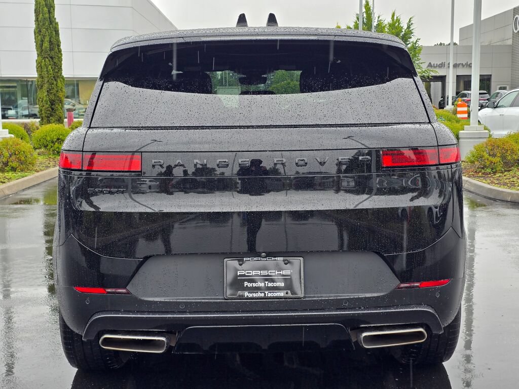 Used 2025 Land Rover Range Rover Sport SE AWD/4WD image 4