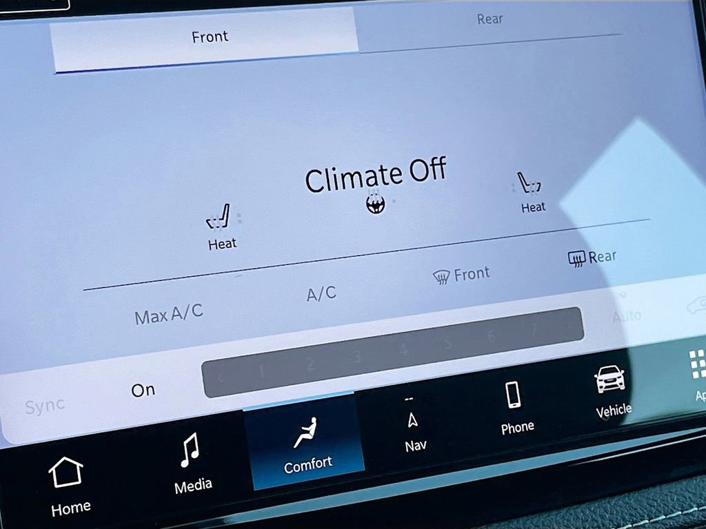 Certified 2025 Chrysler Pacifica Select w/ Uconnect Theater Family Group image 20