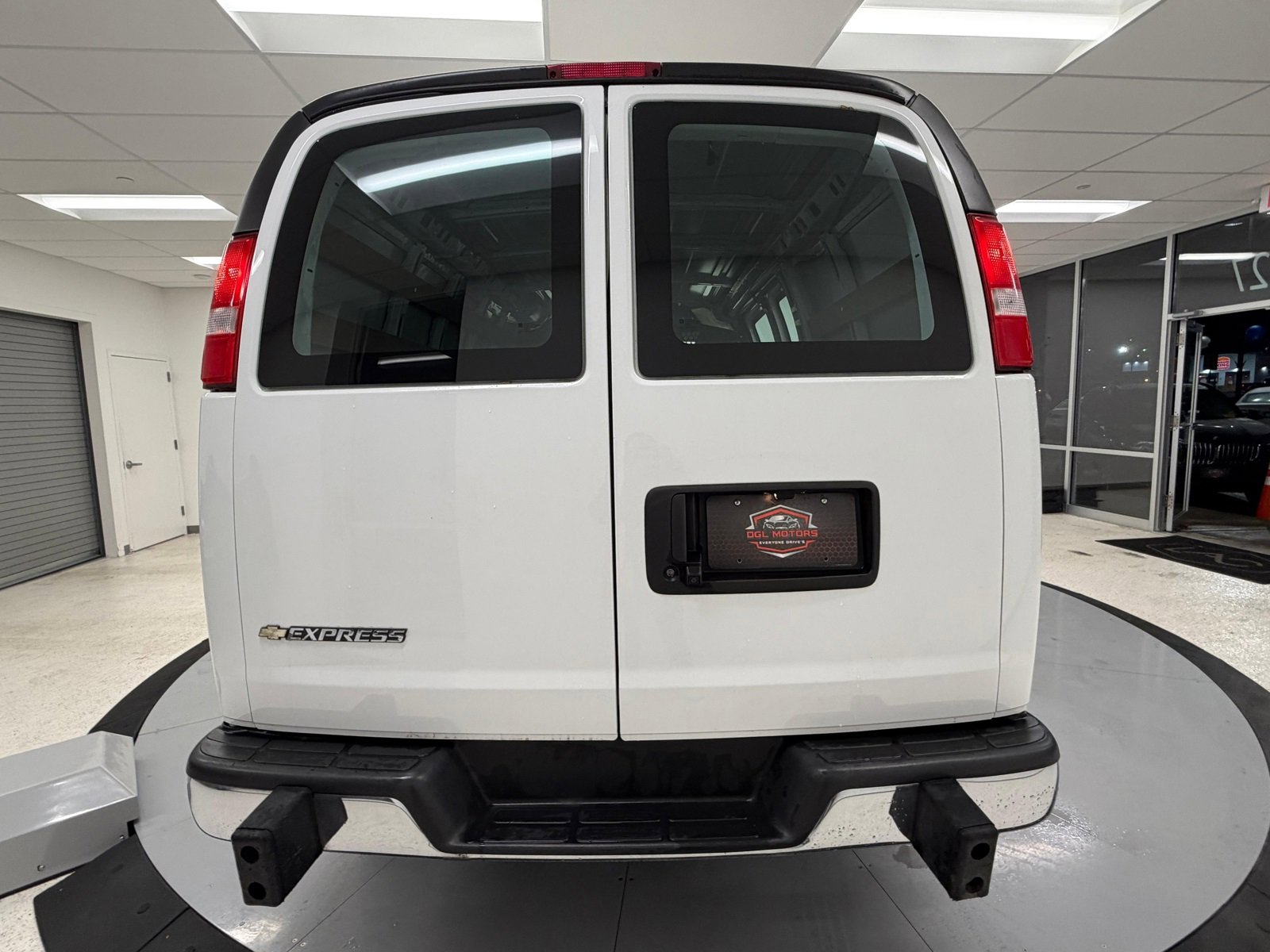 Used 2023 Chevrolet Express 2500 w/ Driver Convenience Package image 6