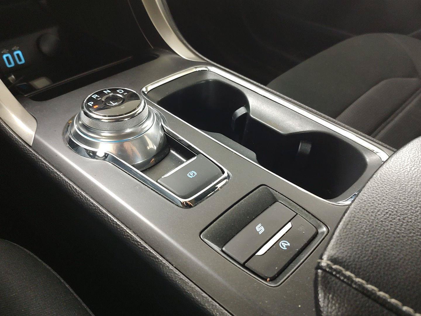 Used 2020 Ford Fusion SE FWD image 10