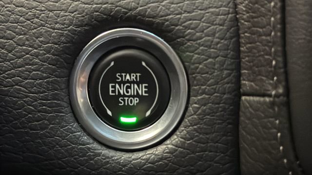 Used 2021 GMC Yukon Denali w/ Denali Premium Package image 38