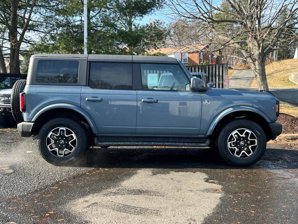 New 2025 Ford Bronco Outer Banks image 3