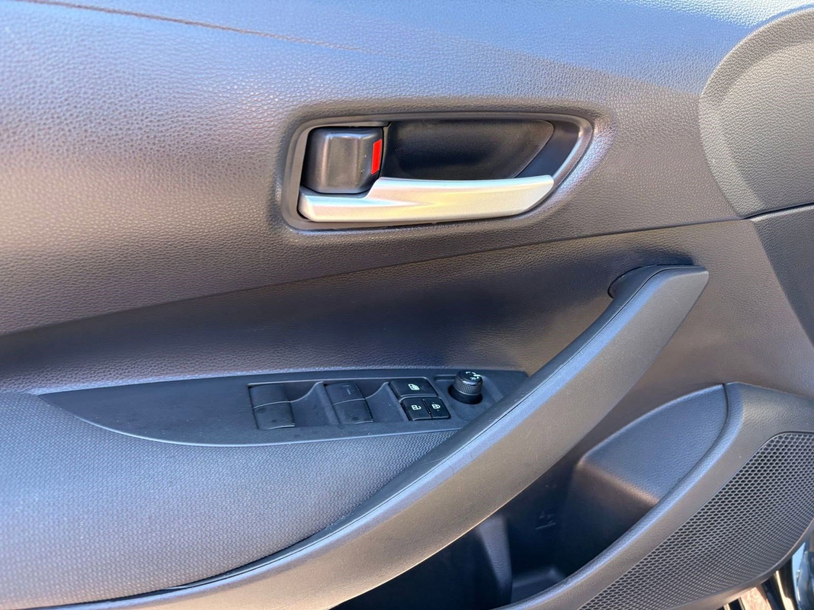 Used 2020 Toyota Corolla LE image 13