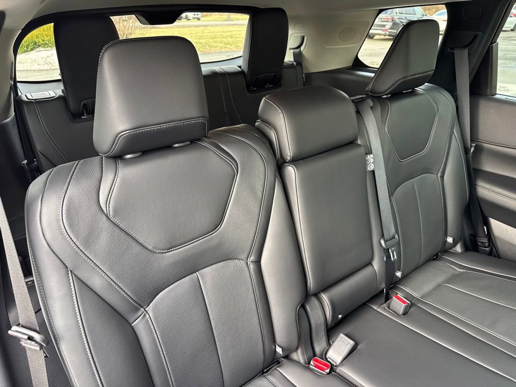 Certified 2025 INFINITI QX60 Luxe w/ Vision Package image 31