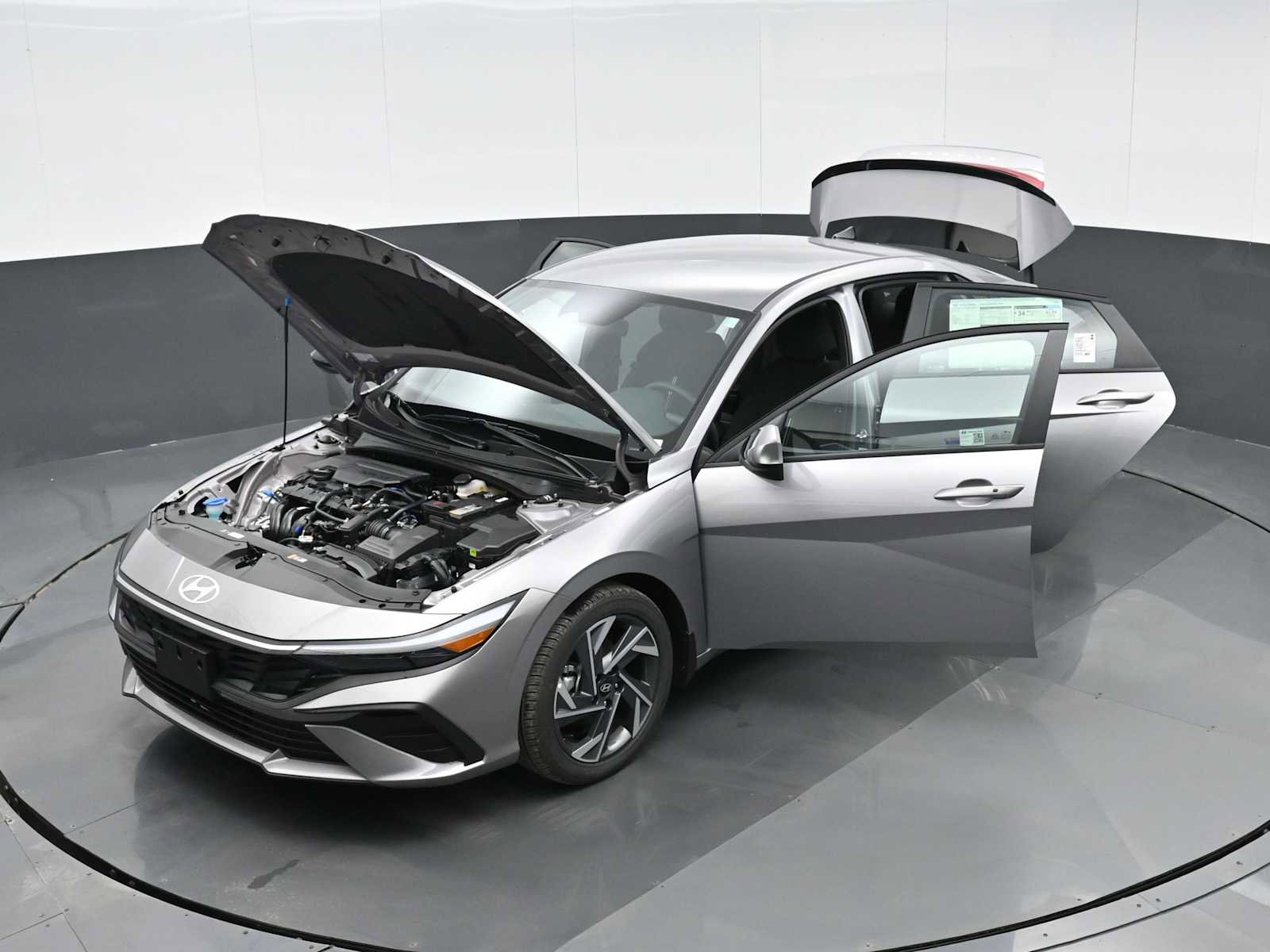 Certified 2025 Hyundai Elantra Sport image 54