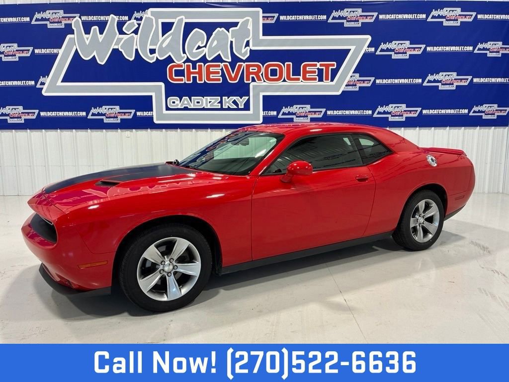 Used 2019 Dodge Challenger SXT RWD image 1