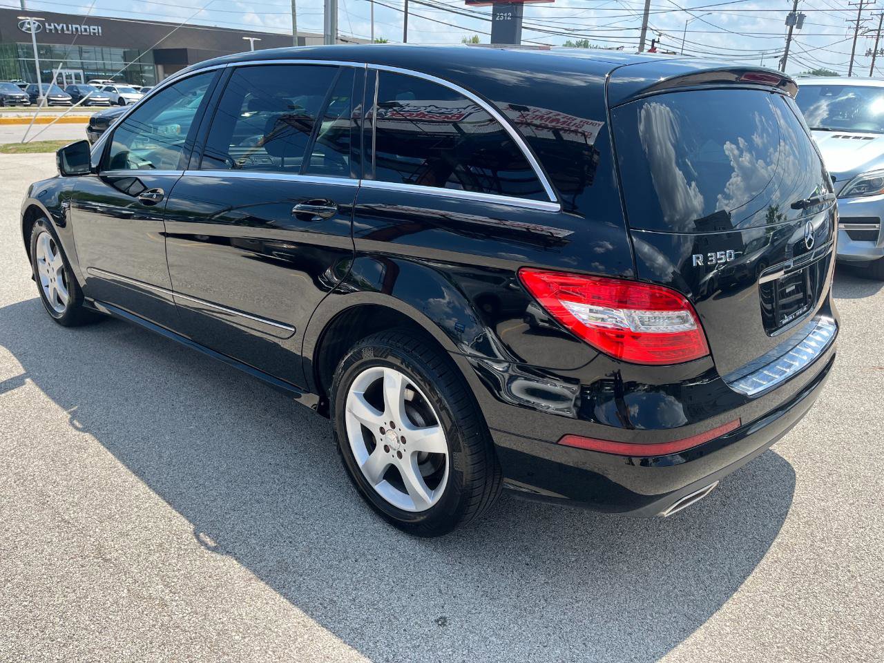 Used 2011 Mercedes-Benz R 350 BlueTEC 4MATIC image 3